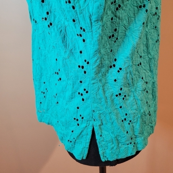 COLLECTION BY JENNIFER MOORE Eyelet Cut-Out Button-down Shirt, Green, Size 10P - Picture 6 of 11